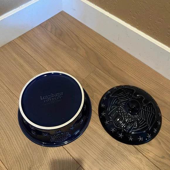 Longaberger navy Pottery 1 1/2 quart with Lid Patriotic Design - Picture 8 of 11